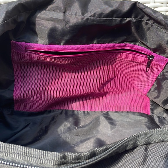 adidas Large Duffle/Gym Bag Black and Pink - Picture 8 of 13